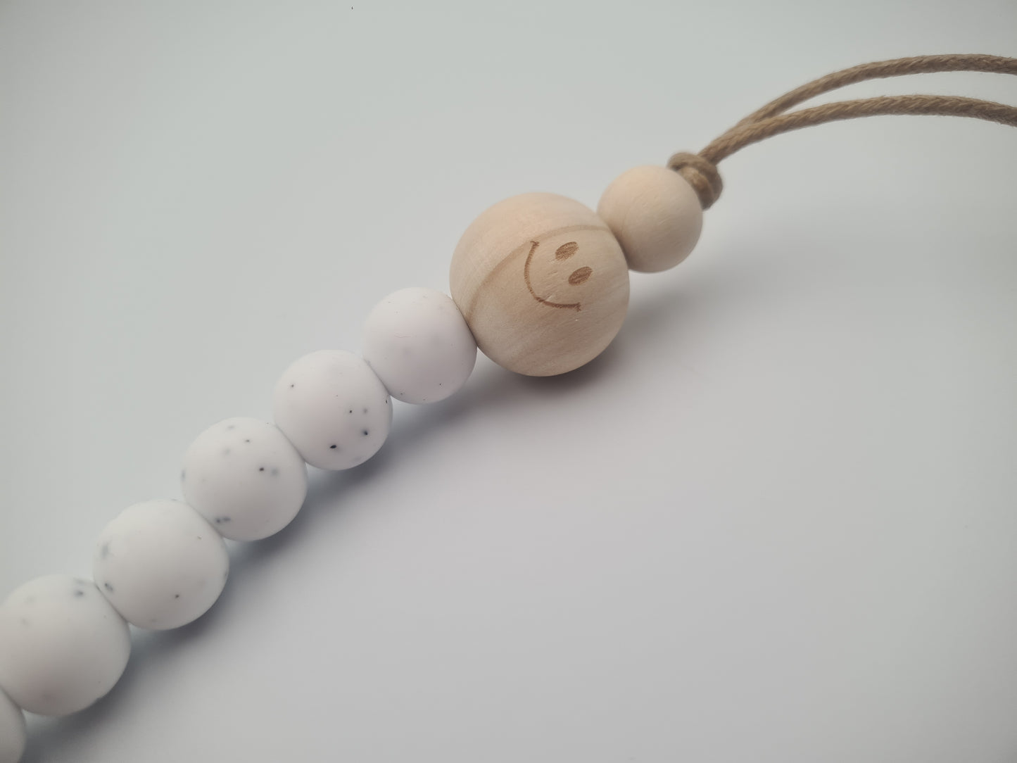 Silicone & Wooden Dummy Clip – BPA-Free Pacifier Holder Speckled Ivory